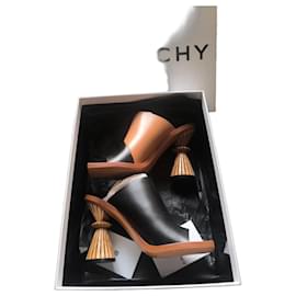 Sandali Givenchy in pelle marrone e nero