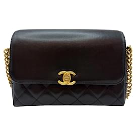 Chanel Borsa a spalla in pelle di vitello nera trapuntata con catena nera