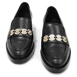 Mocassini da donna in pelle di vitello nera con medaglione dorato - Chanel