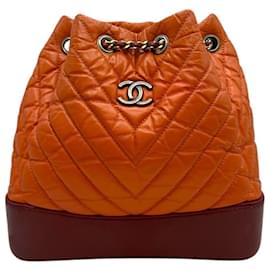 Chanel Kleiner Gabriel Rucksack aus gestepptem Chevron-Leder in Orange