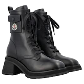 Moncler Schnürstiefeletten mit Klappentasche und Logo-Patch