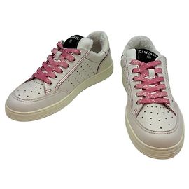 Chanel Sneakers da donna in pelle di vitello con logo