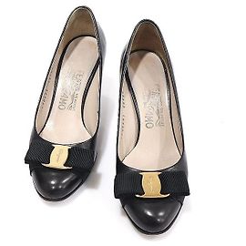 Salvatore Ferragamo Schwarze Kalbsleder Goldfarbene Vara CARLA Pumps Damenschuhe