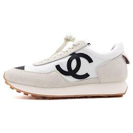 Chanel Sneakers in suede per donna con logo CC Stagione