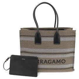Salvatore Ferragamo Bolso de playa shopper de lona PVC a rayas beige y negro con firma