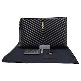 Saint Laurent Große Clutch aus Schwarzem Rindsleder mit Goldenen Details