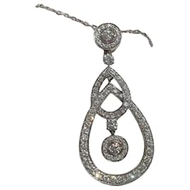 Collana Boucheron in platino e diamanti a forma di goccia 2.07 ct