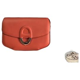 Borsa a spalla Hermès in pelle EL rosso salmone fibbia argento