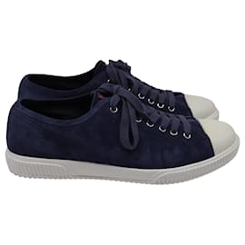 Baskets basses à bout capé Prada Sport en daim bleu marine