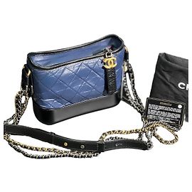 Zaino Chanel piccolo blu in pelle con tracolla a catena