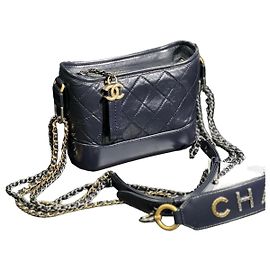 Mochila pequeña Chanel Azul Negro de piel con cadena