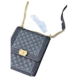 Bolso de cadena Chanel Leboy Vertical negro y oro en piel de lichi