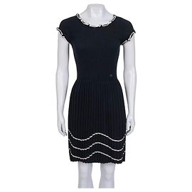Vestido de lana ajustado Chanel negro Otoño 2007 Talla 36 Usado