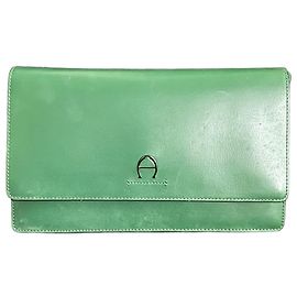 Etienne Aigner grüne Leder-Clutch