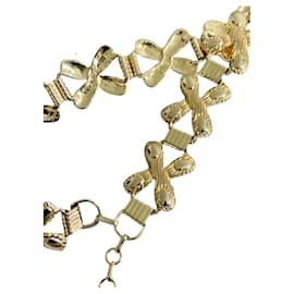 Cinturón de cadena Gucci dorado con patrones cruzados X