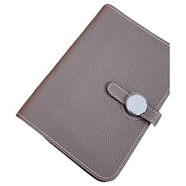 Hermès Dogon Kompakte Bifold-Geldbörse Togo Leder