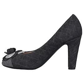 Pumps in tessuto grigio Chanel, taglia 38, usati