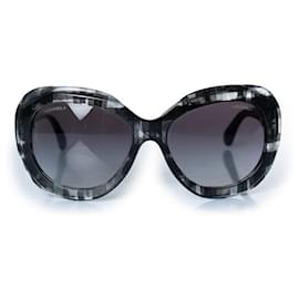 Chanel, gafas de sol de gran tamaño grises
