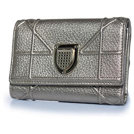 Christian Dior Dior, Portafoglio trifold in pelle dorata Diorama