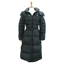 Burberry Damen langer gepolsterter Mantel mit Gürtel aus schwarzem Nylon und abnehmbarer Kapuze