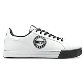 Cappotto con Logo e Sneakers - Versace