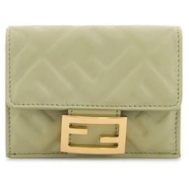 Fendi Trifold Geldbörse aus Micro Napa