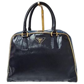 Bolso Pyramid de Charol Saffiano Prada Azul Marino