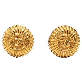 Boucles d'oreilles clip-on Chanel en or plaqué or CC Sunburst