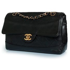 Chanel, Borsa a tracolla classica in nero