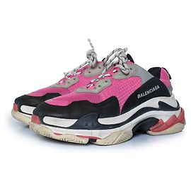 Balenciaga, sneakers Triple S in rosa