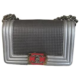 Chanel Boy Medium Sac en Agneau Métallisé Argenté