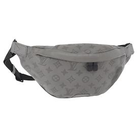 LOUIS VUITTON Marsupio Monogram Shadow Discovery PM Grigio M46108 LV Auth 177293