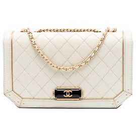 Chanel Medium Matelassé Pelle di vitello Octagon CC Clasp con patta