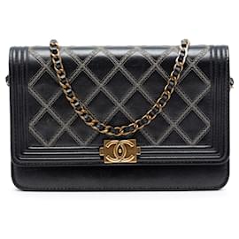Chanel Matelassé Pelle di Agnello Double Stitch Boy Portafoglio con Catena