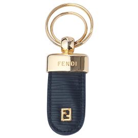Chaveiro de couro azul marinho com logo FF da Fendi e anel duplo em tom dourado
