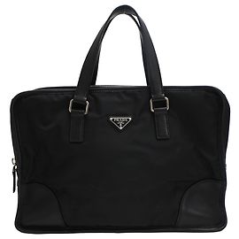 Prada emaillierte Metall-Dreiecksaktentasche aus schwarzem Nylon