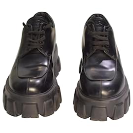 Prada Monolith Derby Schnürschuhe aus gebürstetem Leder - Schwarz
