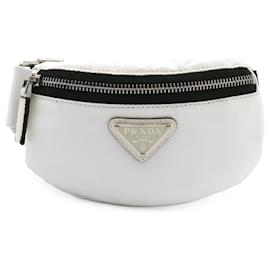 Bolsito de Muñeca Triangle de Prada en Blanco