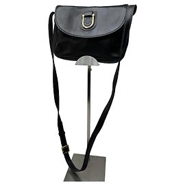 Borsa a tracolla in pelle martellata vintage Courreges Paris nera