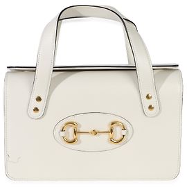 Bolso Gucci Mystic White de piel de ternera con solapa y asa, modelo Horsebit 1955