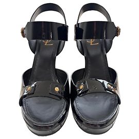 Sandali Saint Laurent Enkel in pelle verniciata nera