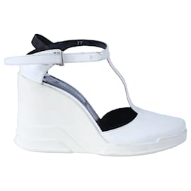 Sandali con zeppa piattaforma in pelle bianca T-Strap di Prada