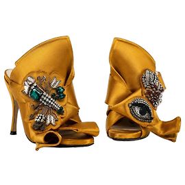 Sabot No 21 in raso di seta con gioielli Runway 2015