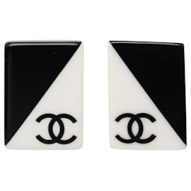 Orecchini a clip rettangolari bicolori in acrilico nero CC di Chanel