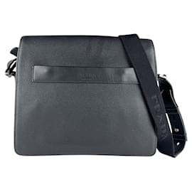 Borsa a spalla in pelle nera Prada
