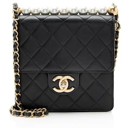 Borsa a tracolla verticale piccola in pelle di agnello chic con perle Chanel