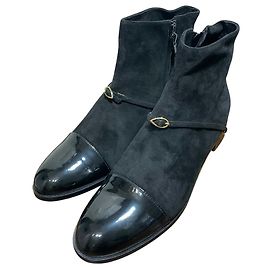 Autre Marque Kurze Stiefel aus Wildleder und Lack Jennifer Chamandi
