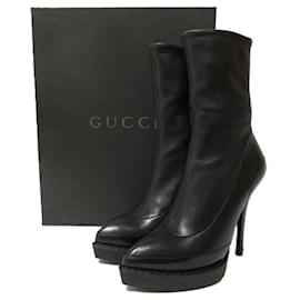 Bottines courtes à talons hauts en cuir à bout pointu Gucci