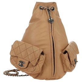 CHANEL Matelassé Rucksack aus Lammleder Beige Silber CC Auth 177984SAV