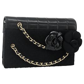 CHANEL Clutch Choco Bar Camelia in Pelle di Agnello Nero Oro CC Auth 177325A